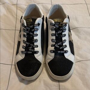 Vintage Havana Black and White Sneakers Size 8.5‎